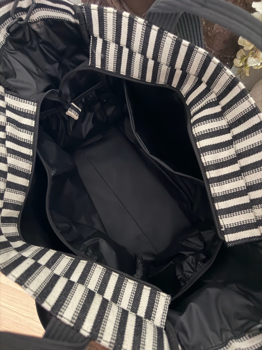 BÉIS Vacation Tote - Limited Edition - Picture 3 of 7